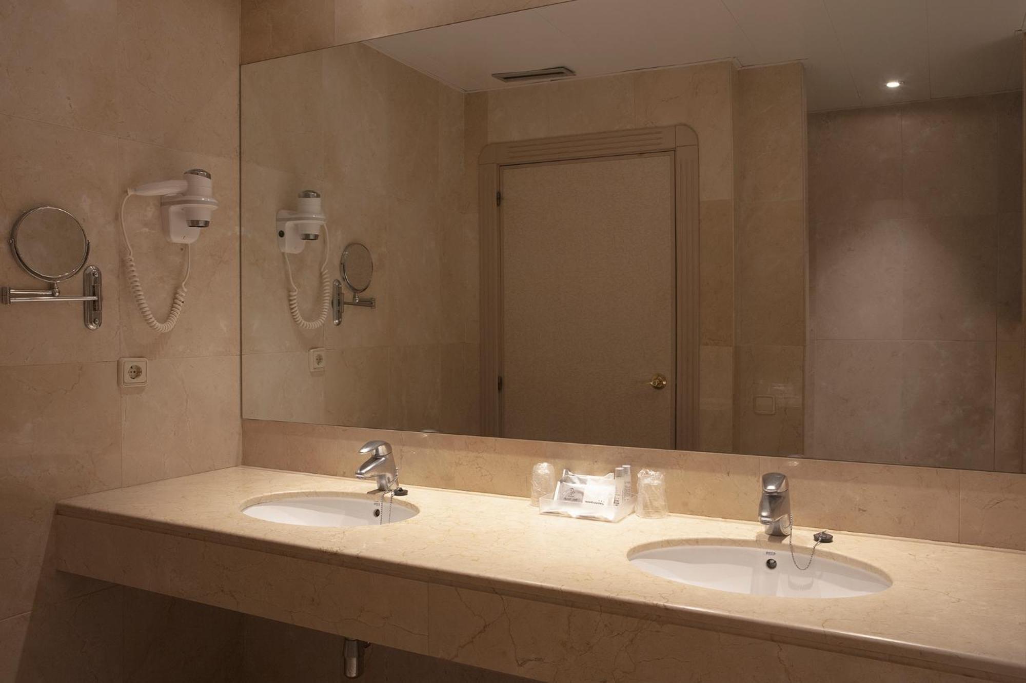 Hotel Lleó Barcelona Buitenkant foto